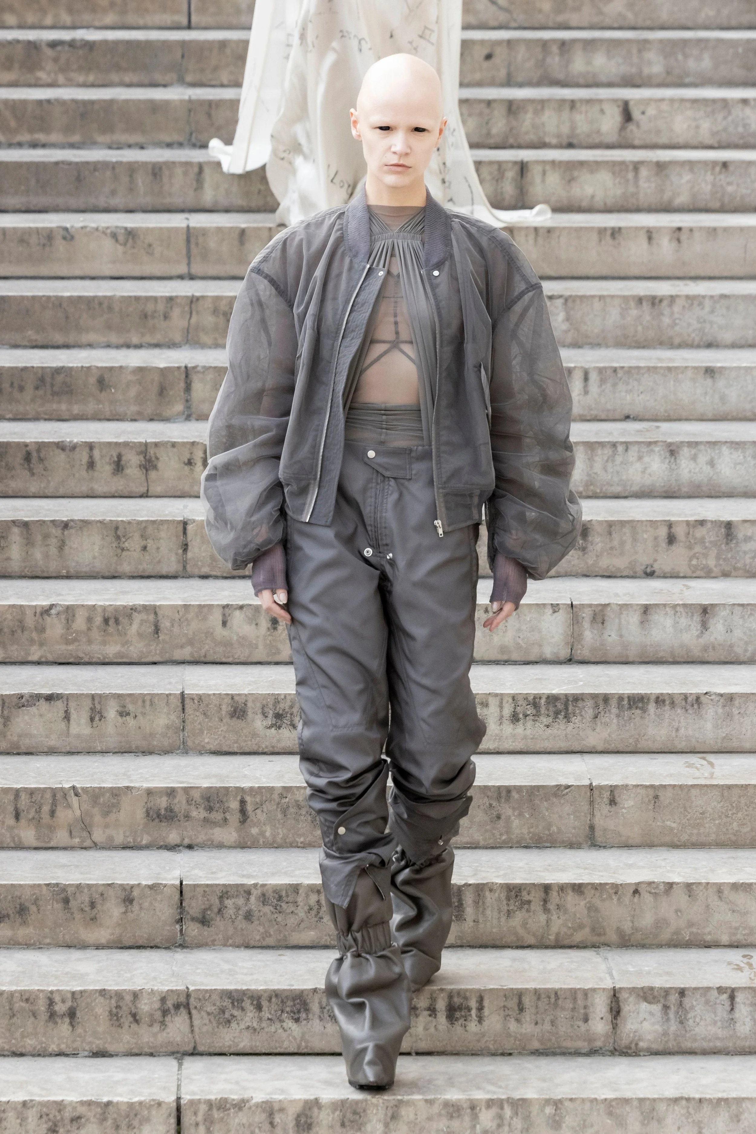 RICK OWENS SS26 - SHOW REPORT - BEHIND THE BLINDS —